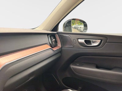 2023 Volvo XC60 Plus Dark Theme