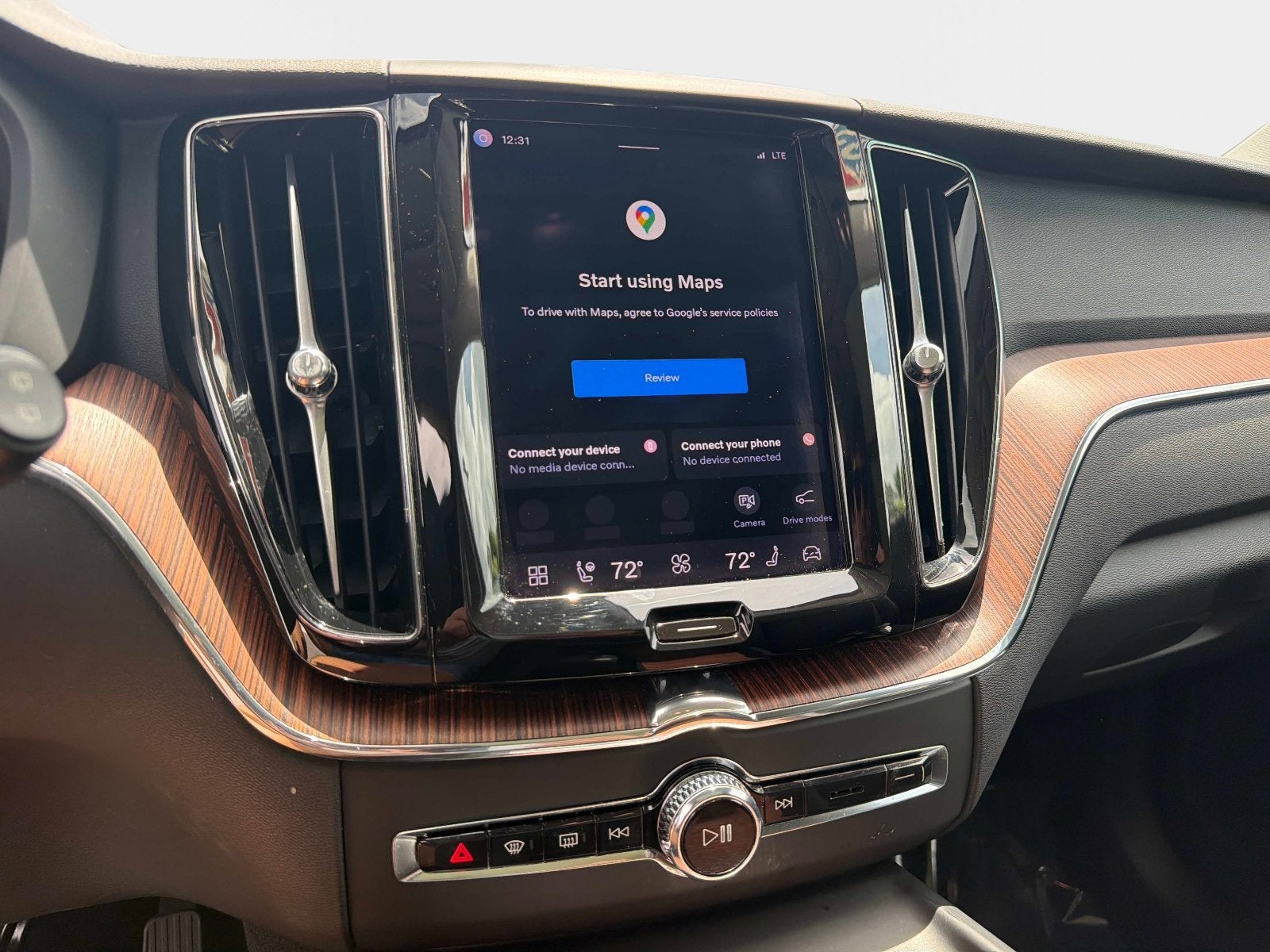 2023 Volvo XC60 Plus Dark Theme