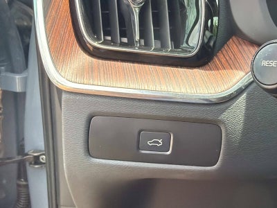 2023 Volvo XC60 Plus Dark Theme