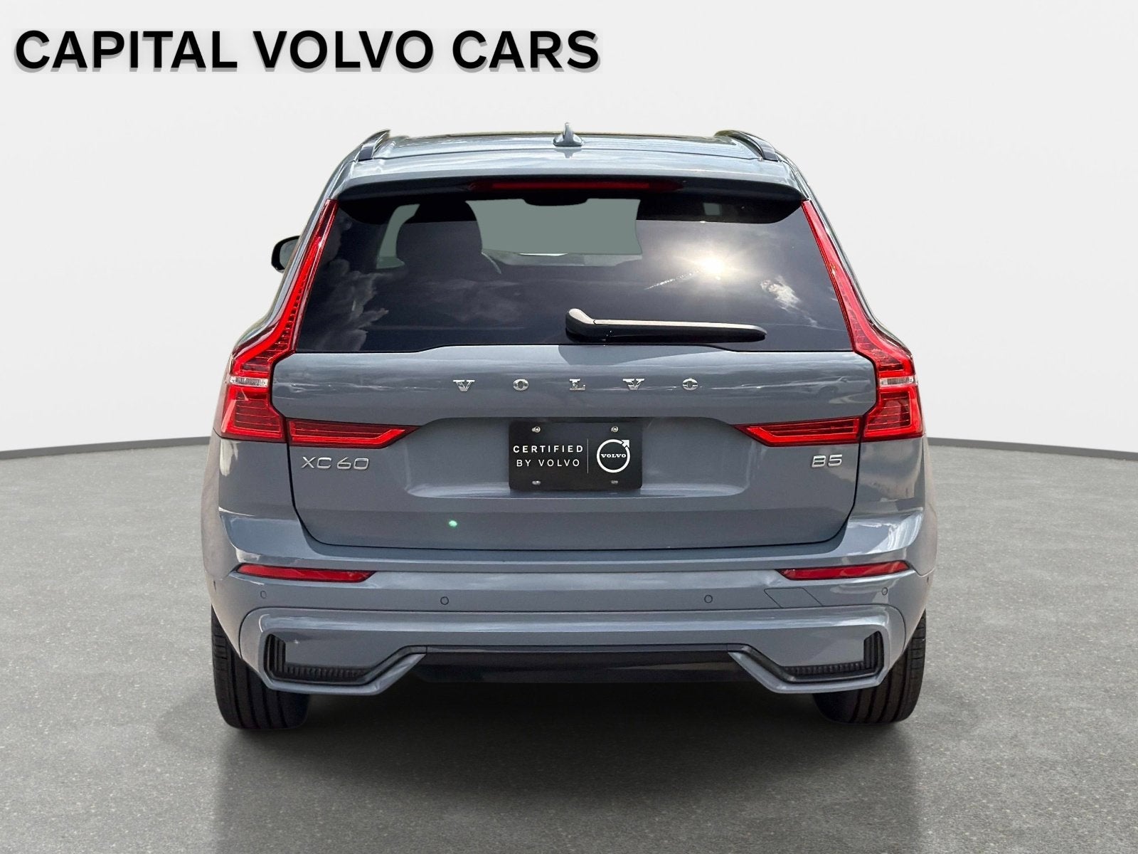 2023 Volvo XC60 Plus Dark Theme
