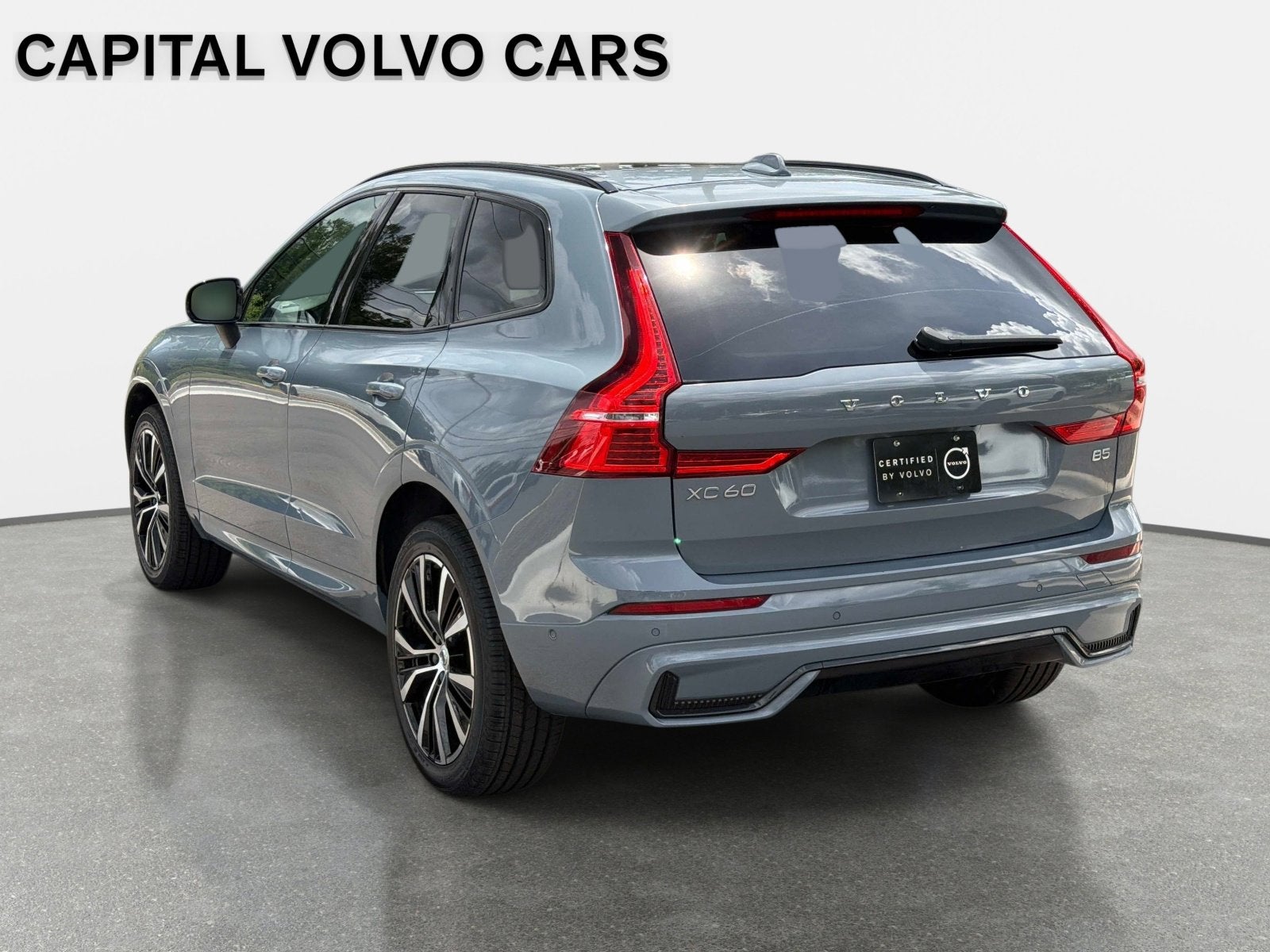 2023 Volvo XC60 Plus Dark Theme