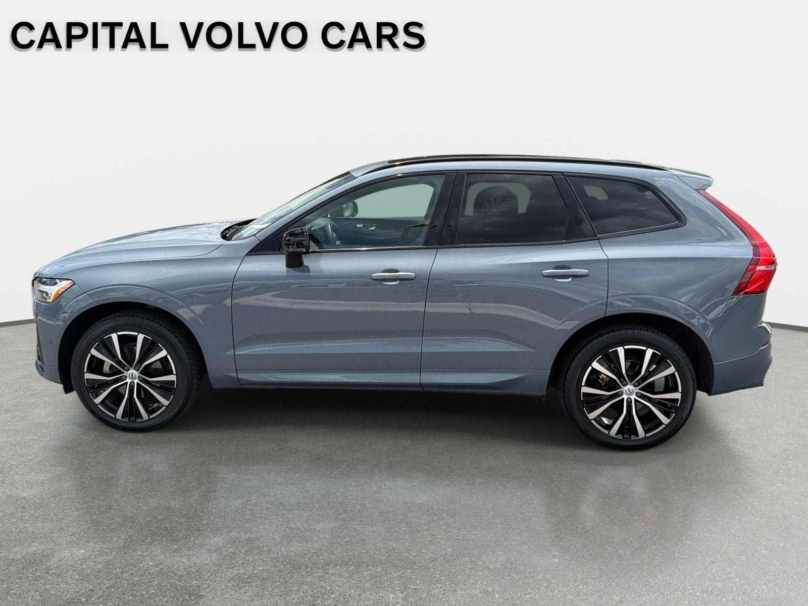 2023 Volvo XC60 Plus Dark Theme