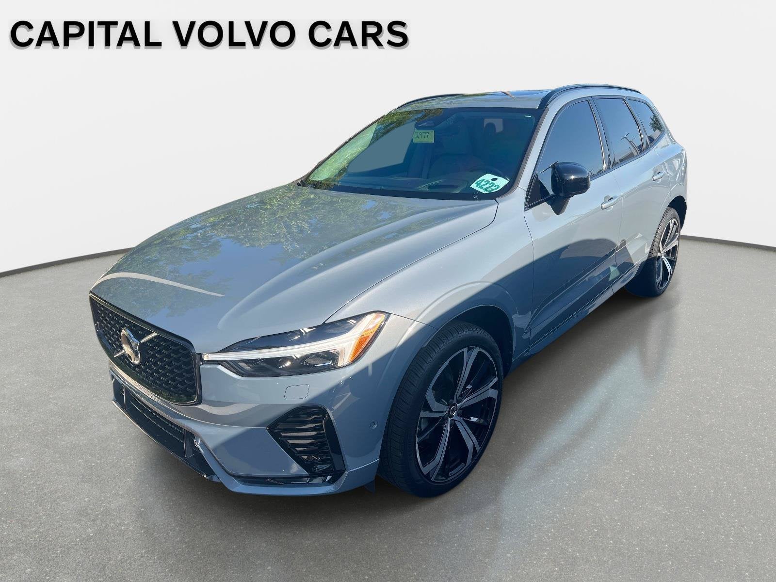 2023 Volvo XC60 B5 Ultimate Dark Theme FWD's photo
