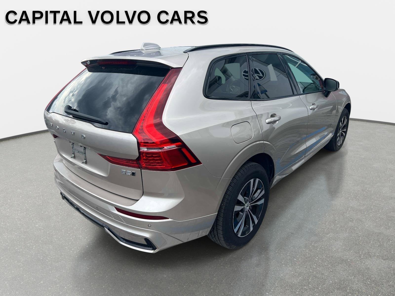 2024 Volvo XC60 Core Dark Theme