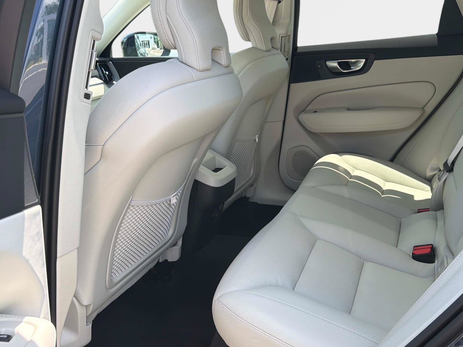 2024 Volvo XC60 Core Dark Theme