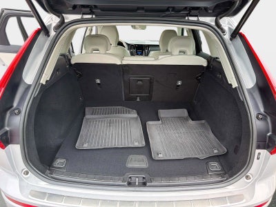 2024 Volvo XC60 Core Dark Theme