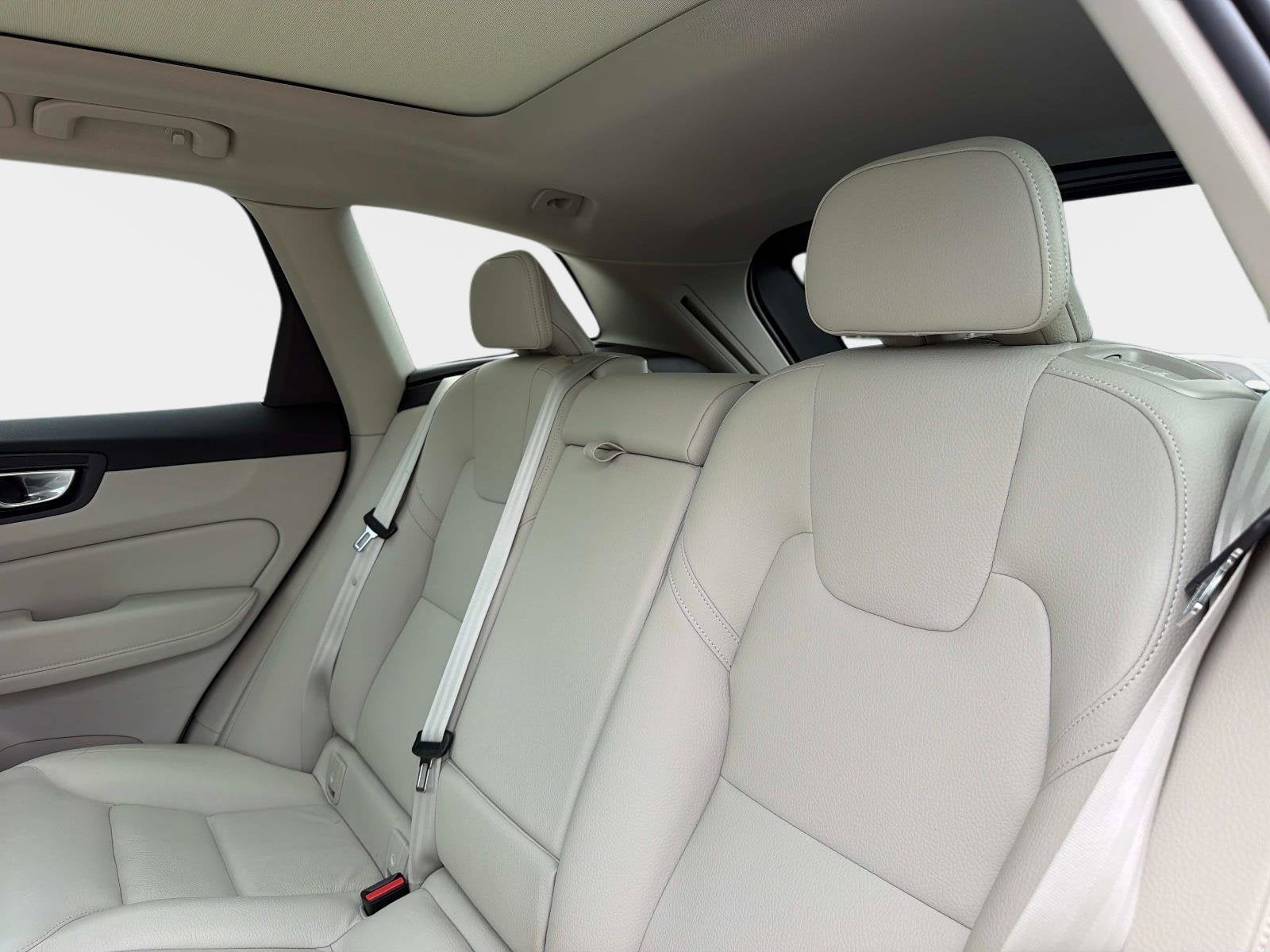 2024 Volvo XC60 Core Dark Theme