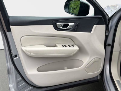 2024 Volvo XC60 Core Dark Theme