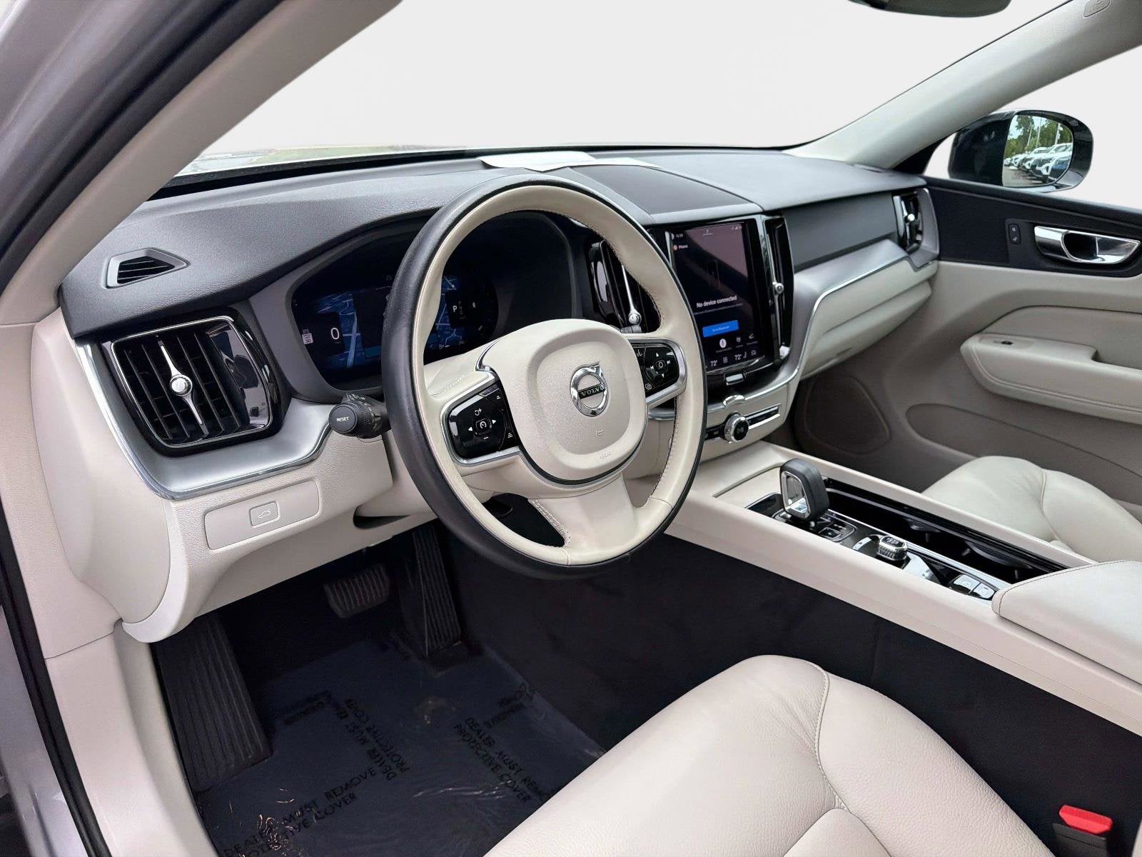 2024 Volvo XC60 Core Dark Theme