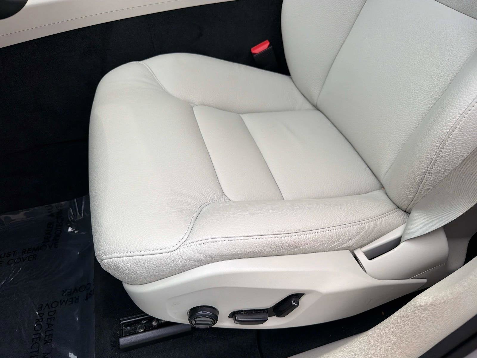 2024 Volvo XC60 Core Dark Theme