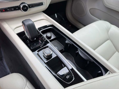 2024 Volvo XC60 Core Dark Theme