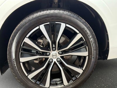 2024 Volvo XC60 Plus Dark Theme