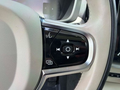 2024 Volvo XC60 Plus Dark Theme
