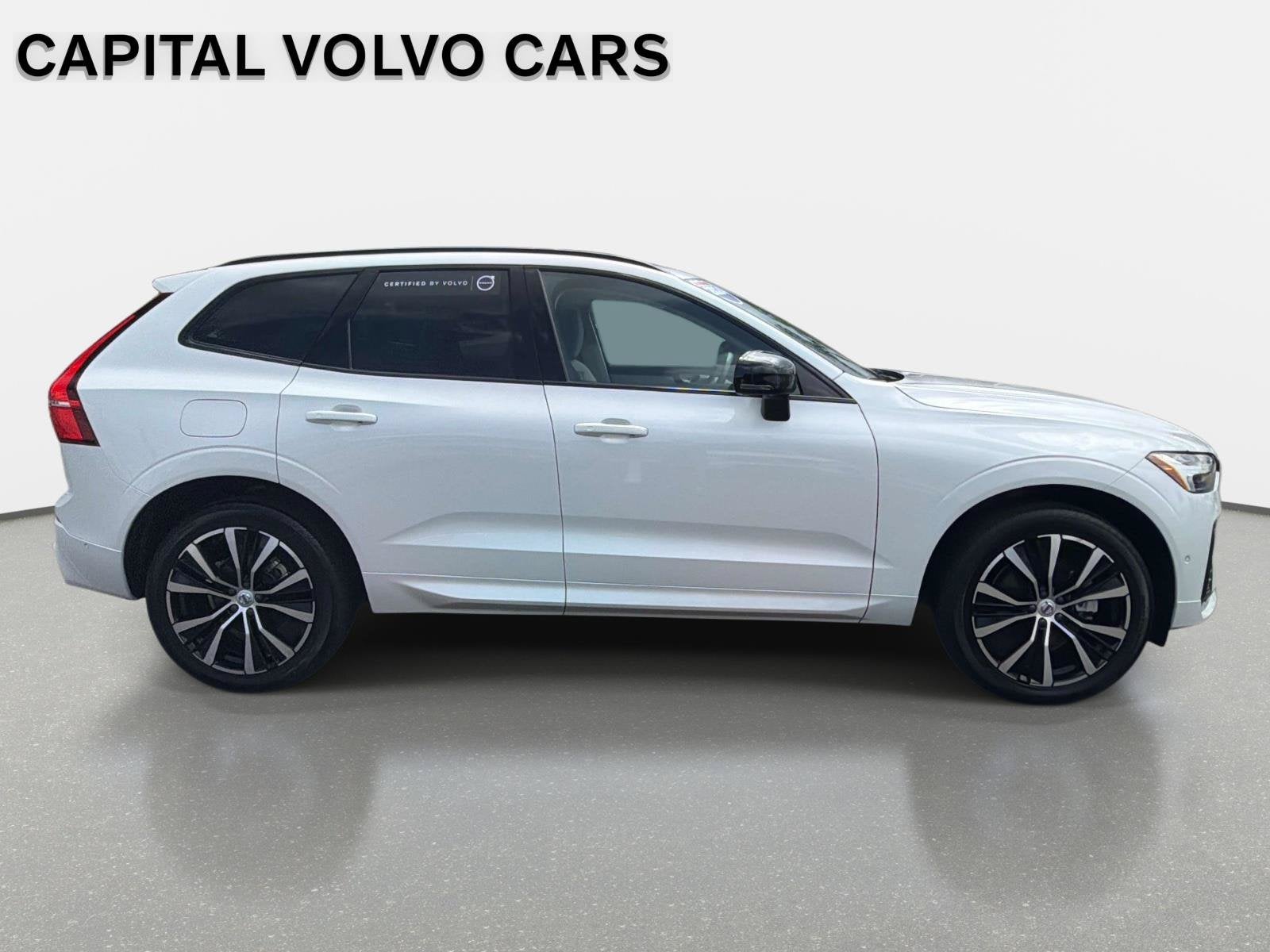 2024 Volvo XC60 Plus Dark Theme