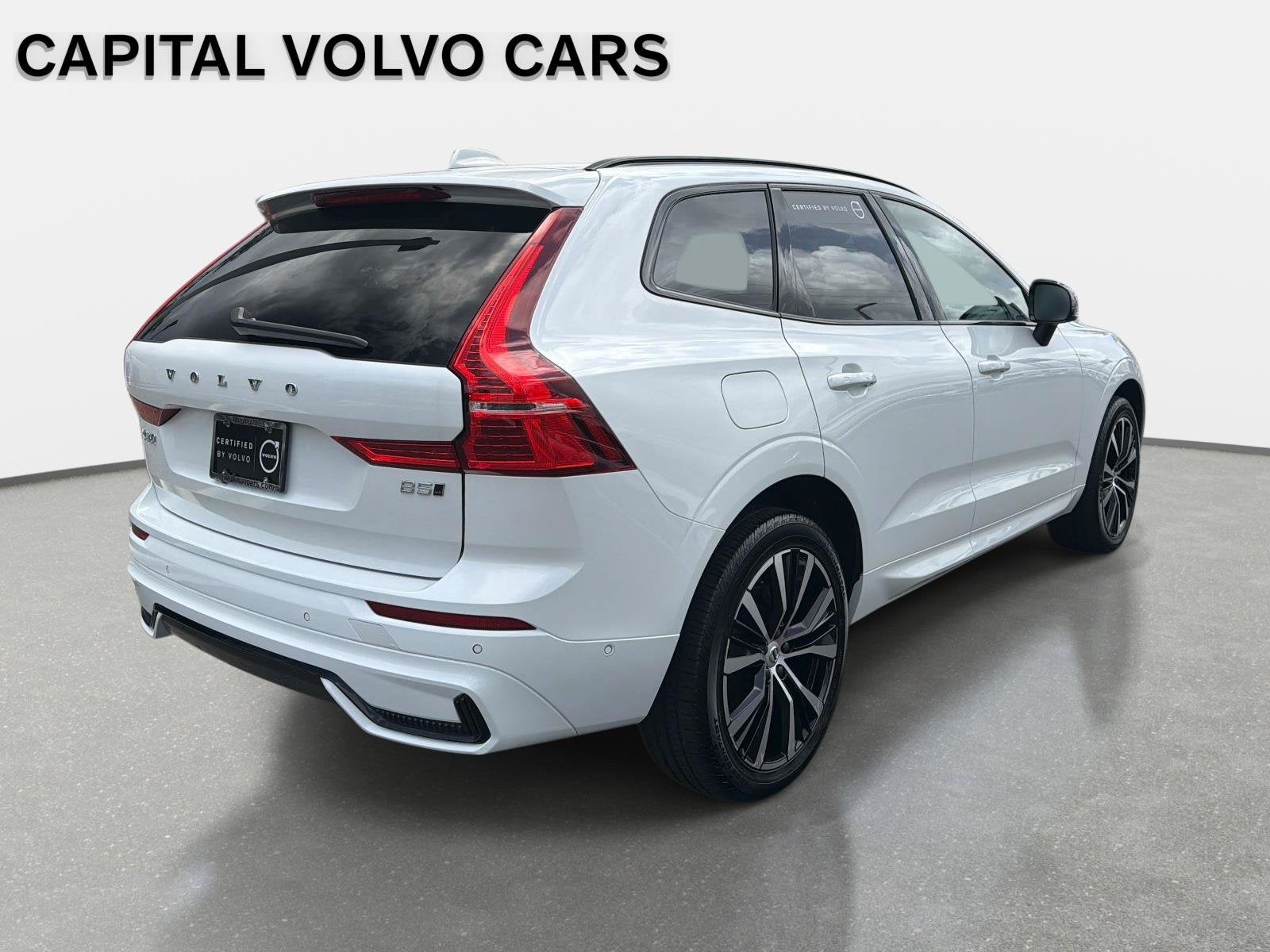 2024 Volvo XC60 Plus Dark Theme
