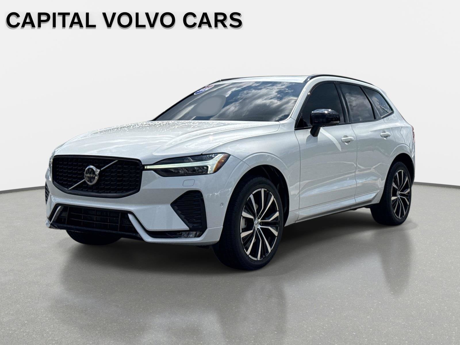 2024 Volvo XC60 Plus Dark Theme
