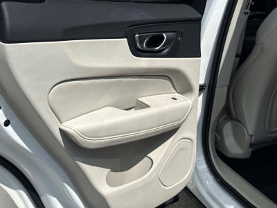 2024 Volvo XC60 Plus Dark Theme
