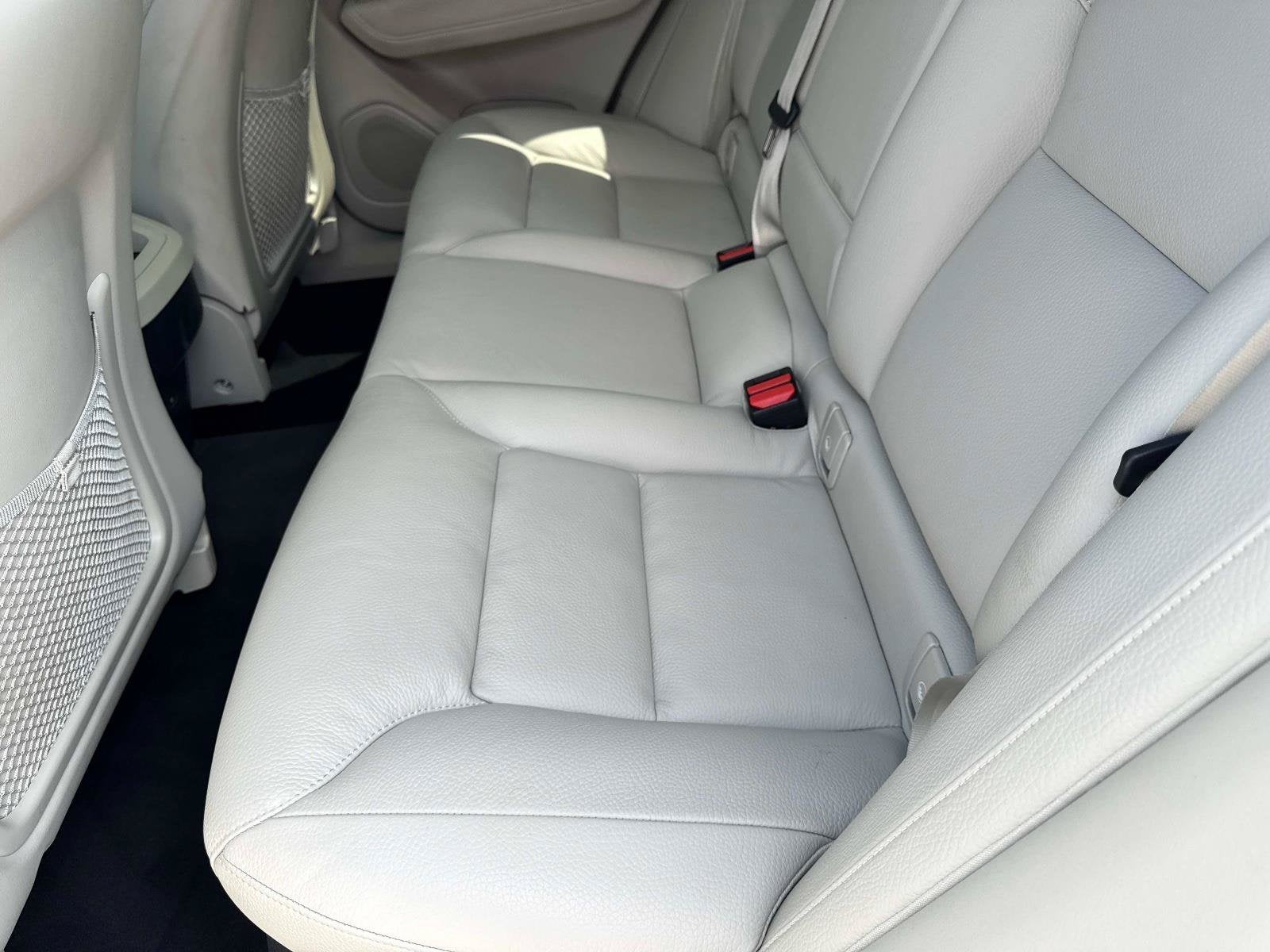 2024 Volvo XC60 Plus Dark Theme