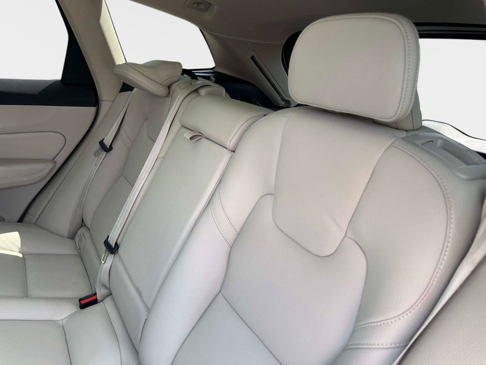 2024 Volvo XC60 Plus Dark Theme