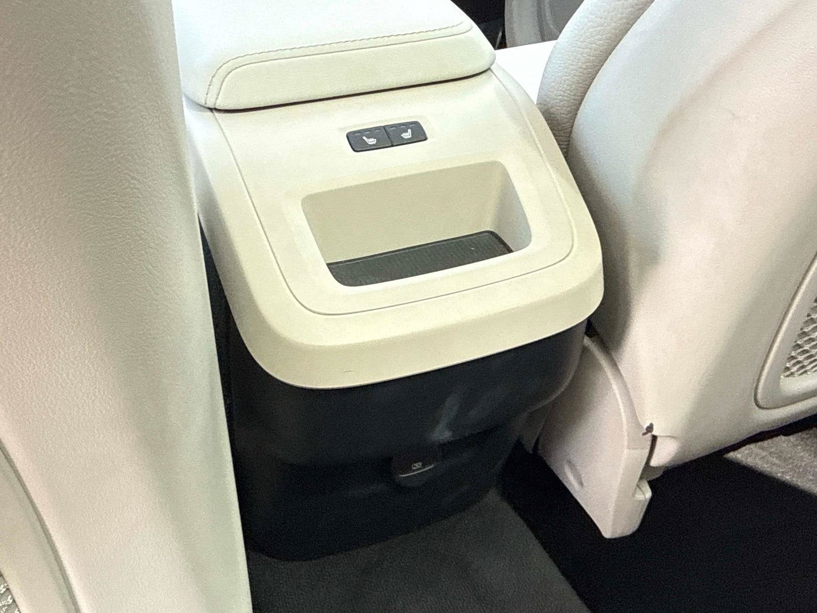 2024 Volvo XC60 Plus Dark Theme