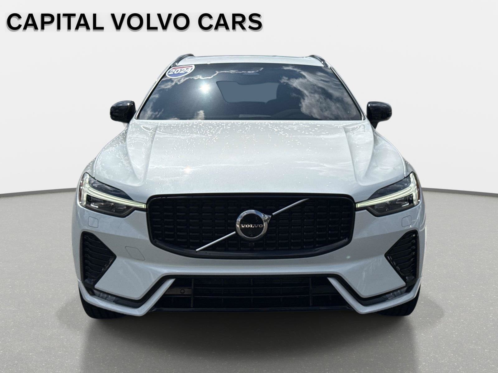 2024 Volvo XC60 Plus Dark Theme