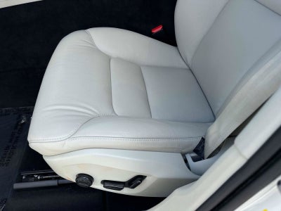 2024 Volvo XC60 Plus Dark Theme