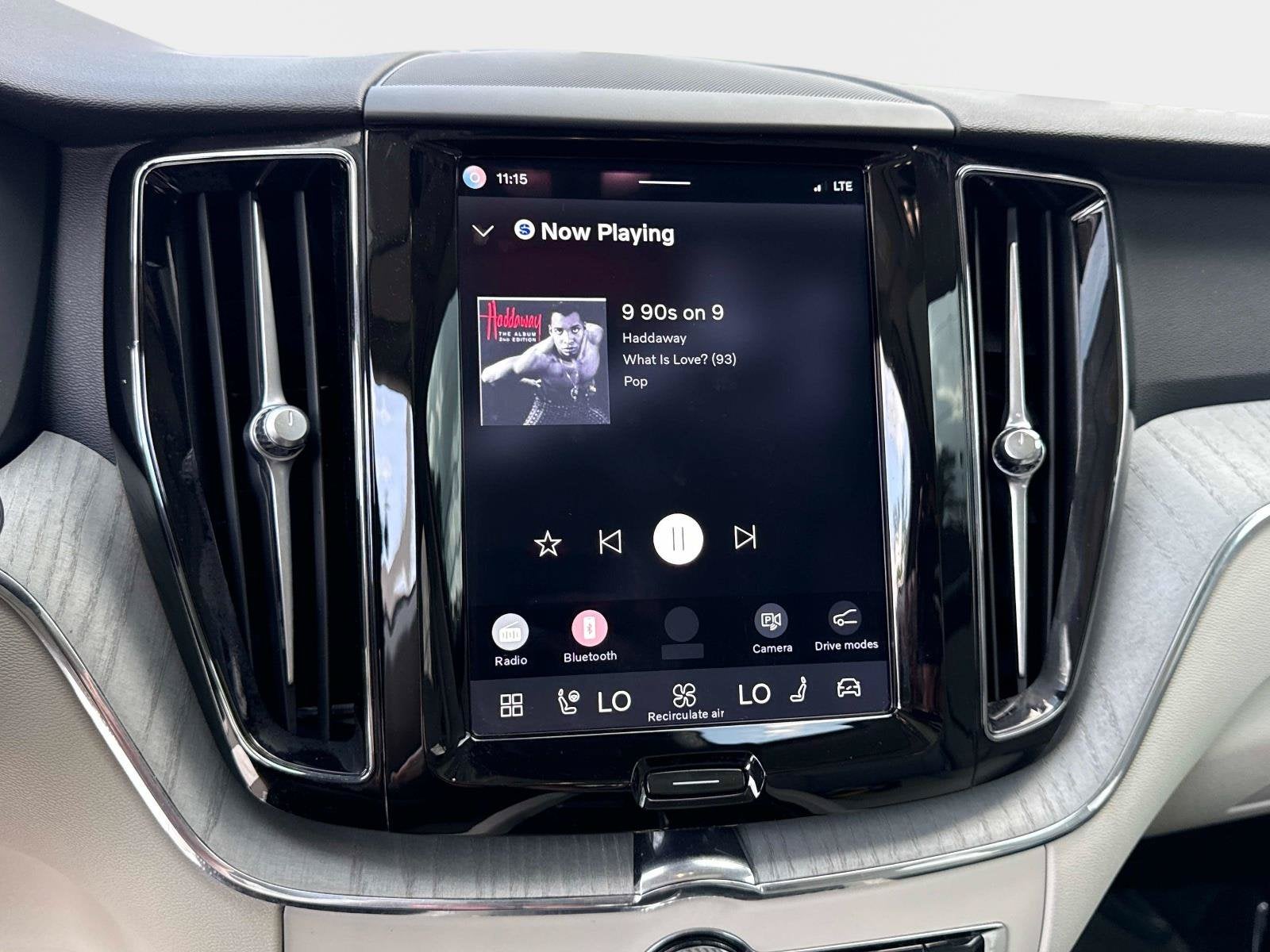 2024 Volvo XC60 Plus Dark Theme