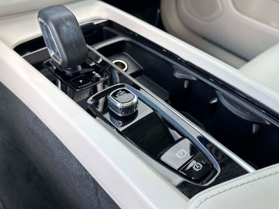 2024 Volvo XC60 Plus Dark Theme