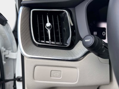 2024 Volvo XC60 Plus Dark Theme