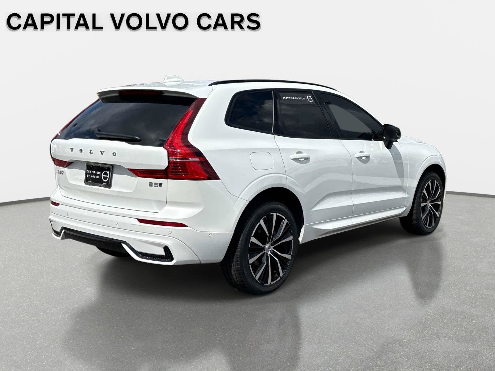 2024 Volvo XC60 Plus Dark Theme