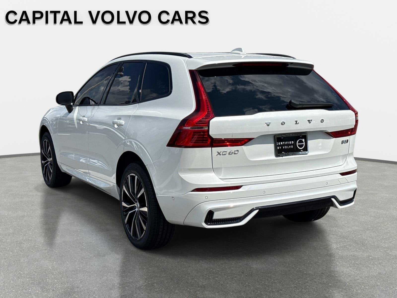 2024 Volvo XC60 Plus Dark Theme