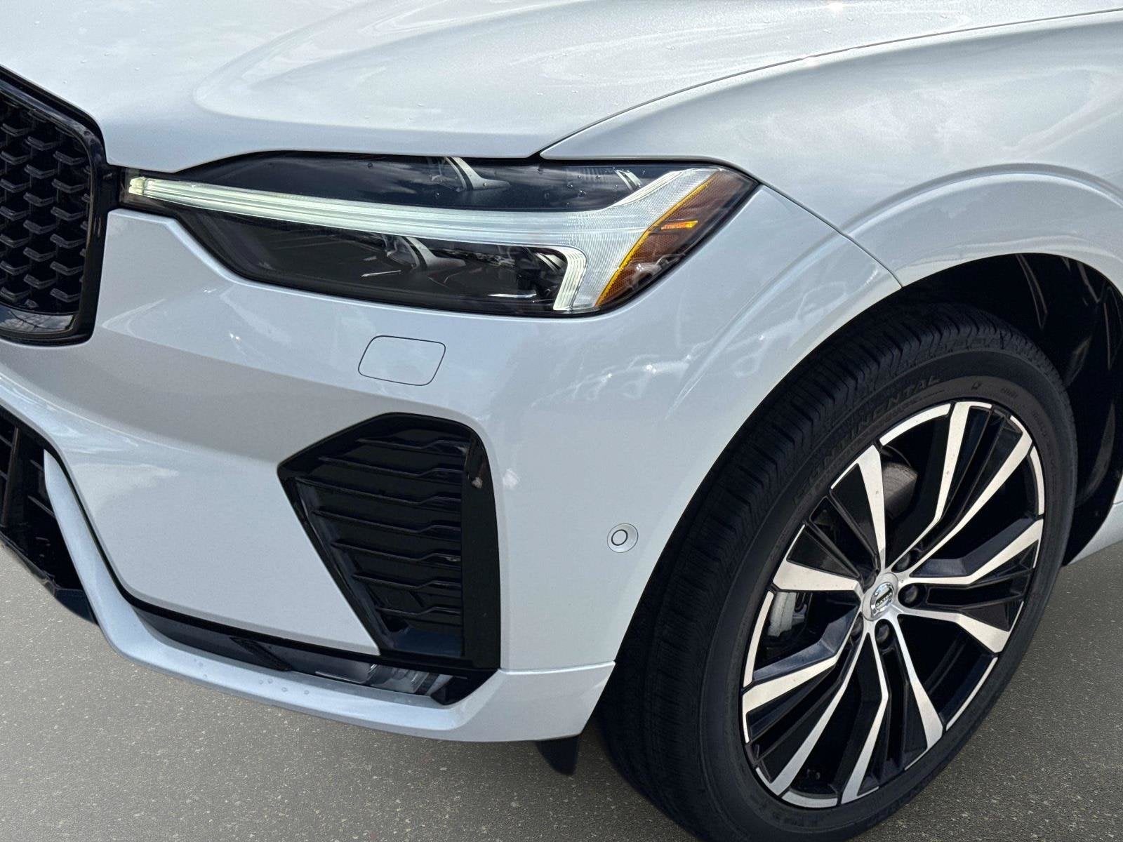 2024 Volvo XC60 Plus Dark Theme