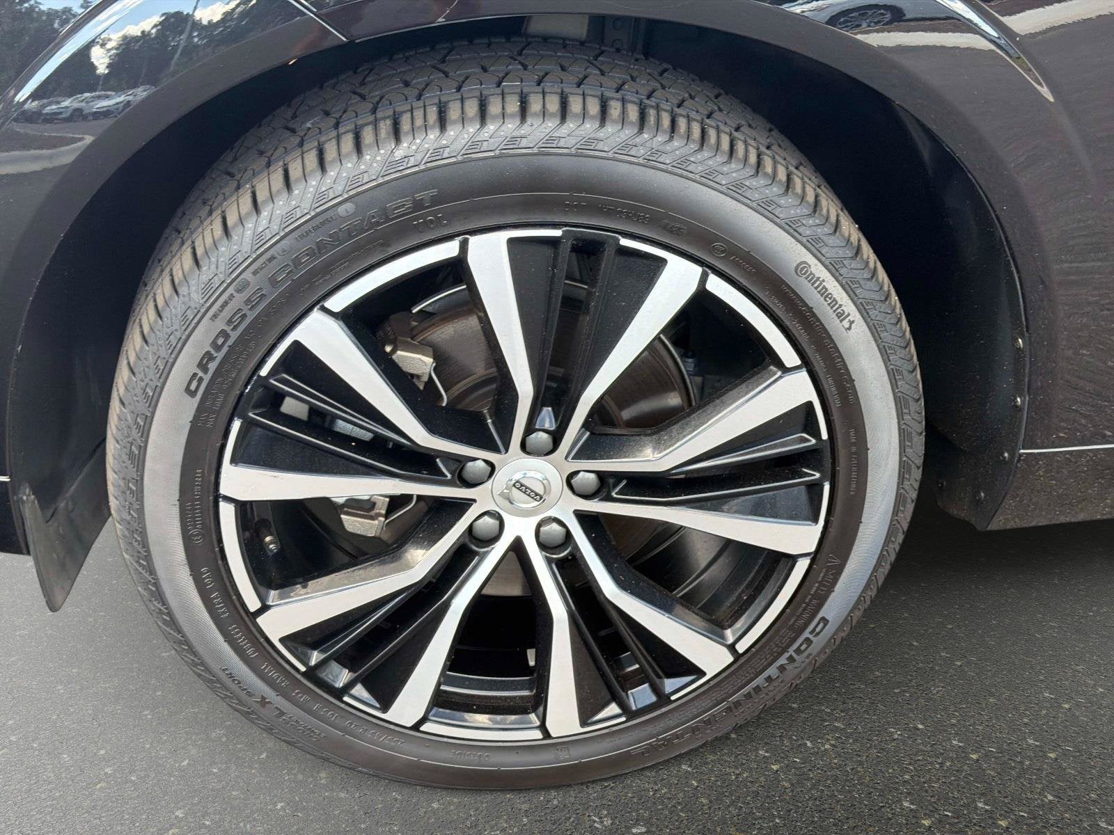 2024 Volvo XC60 Plus Dark Theme