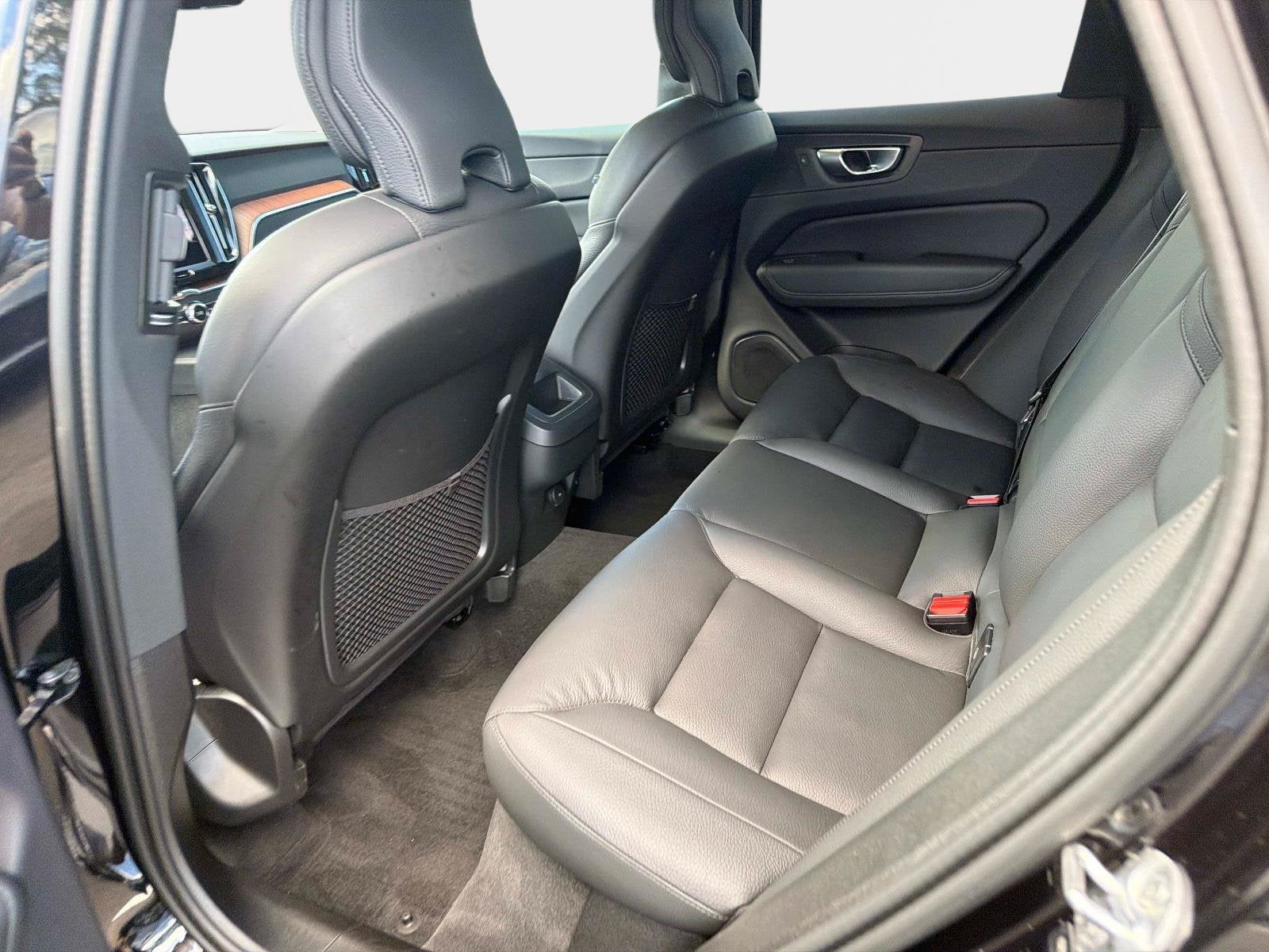 2024 Volvo XC60 Plus Dark Theme