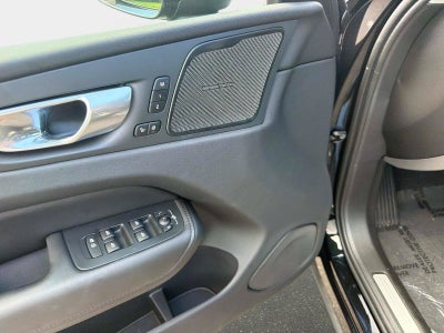 2024 Volvo XC60 Plus Dark Theme