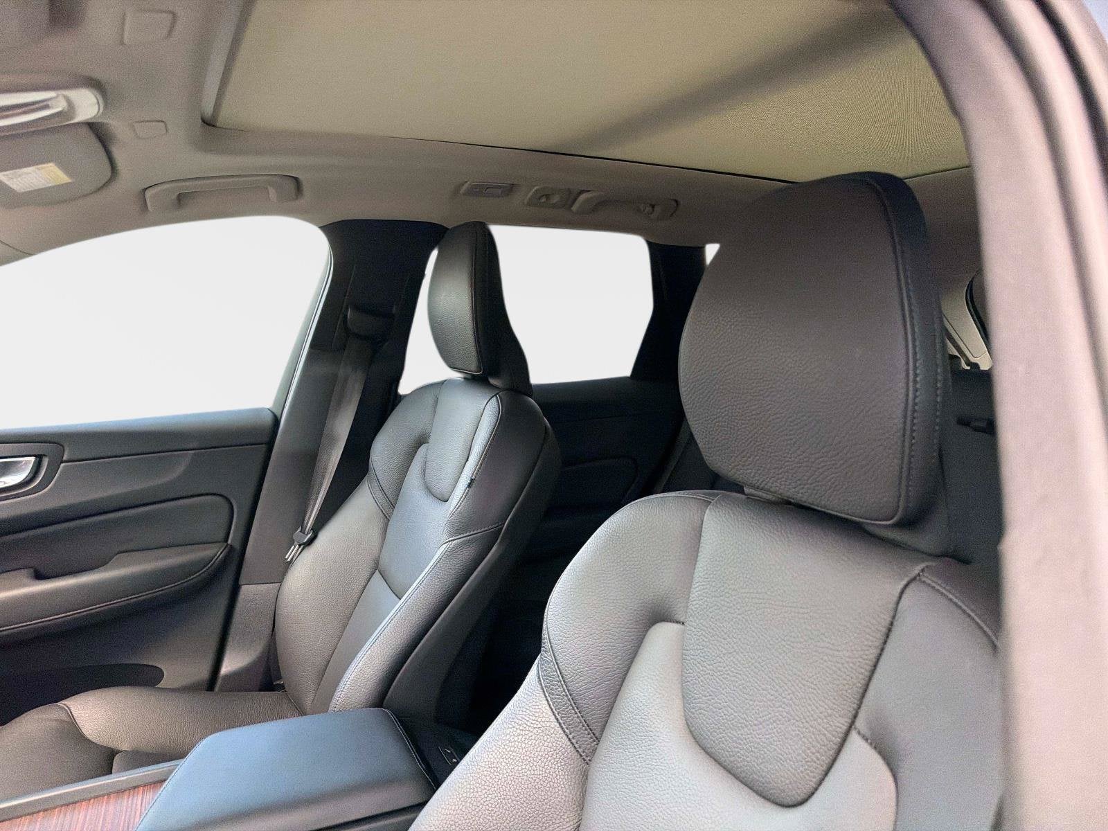 2024 Volvo XC60 Plus Dark Theme