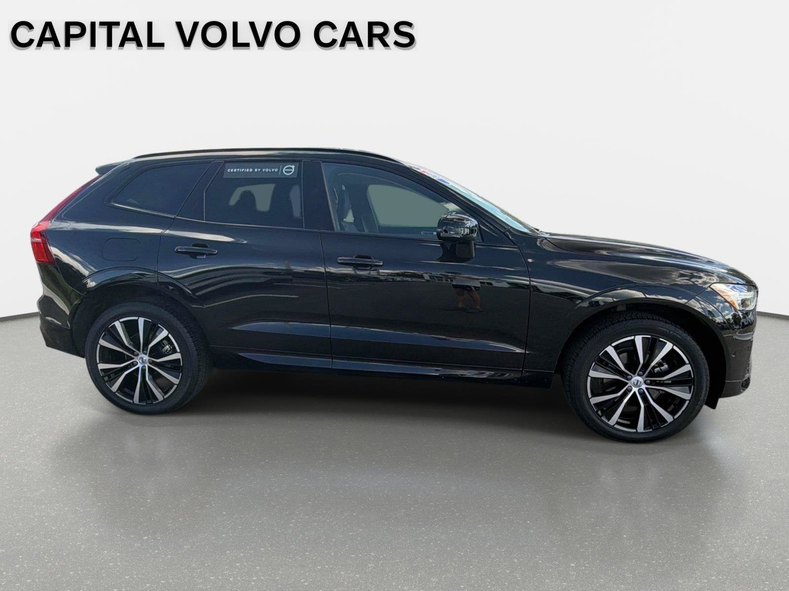 2024 Volvo XC60 Plus Dark Theme
