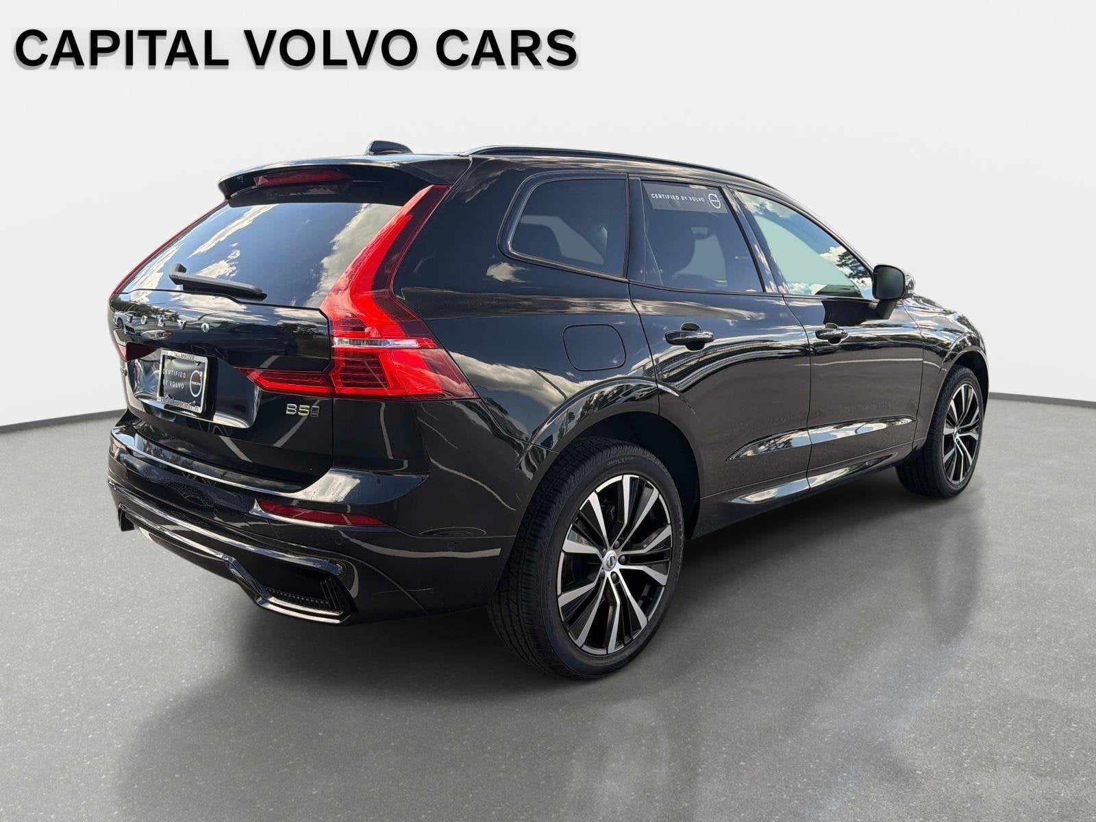 2024 Volvo XC60 Plus Dark Theme