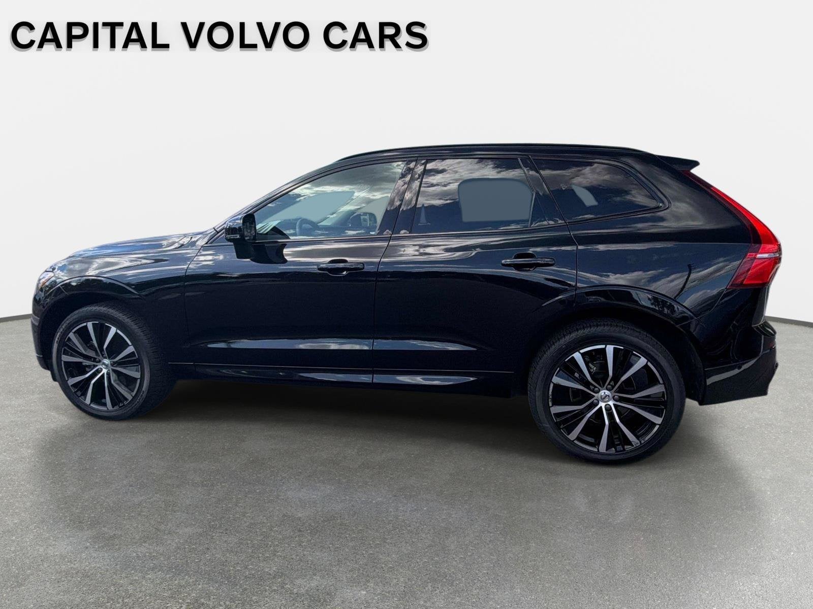 2024 Volvo XC60 Plus Dark Theme