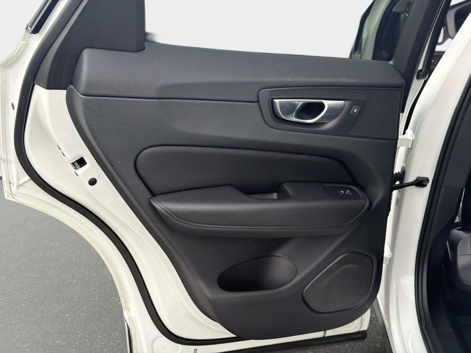 2024 Volvo XC60 Plus Dark Theme
