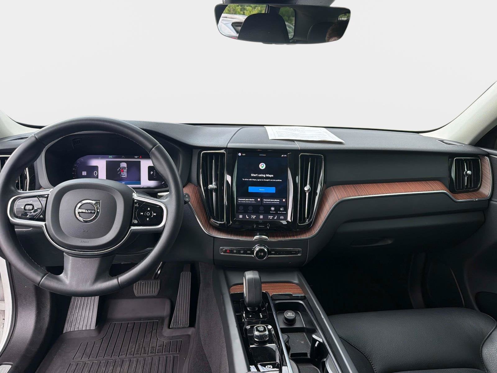 2024 Volvo XC60 Plus Dark Theme