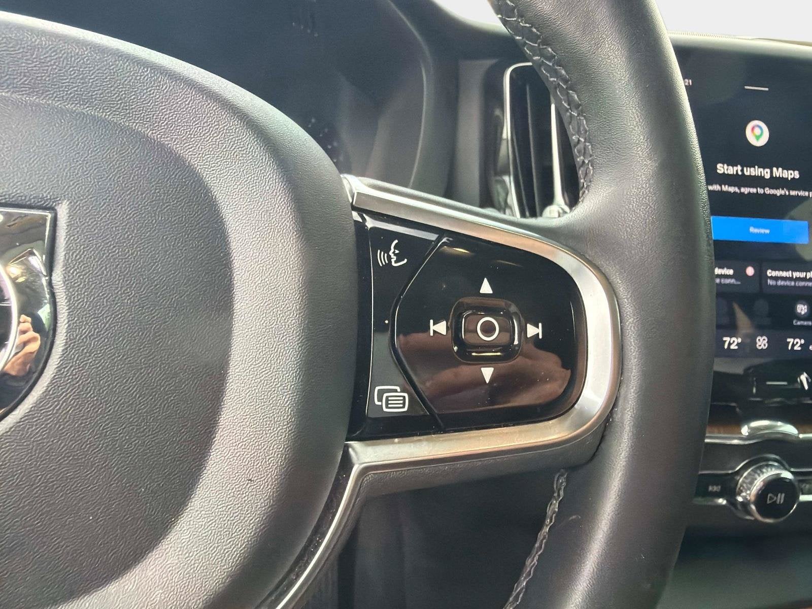 2024 Volvo XC60 Plus Dark Theme