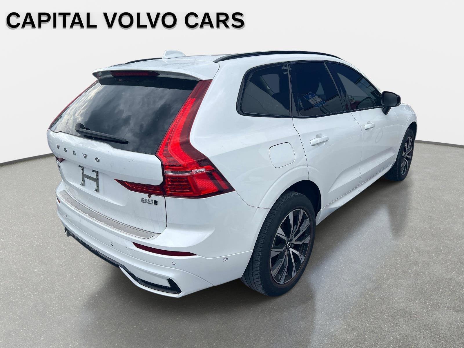 2024 Volvo XC60 Plus Dark Theme