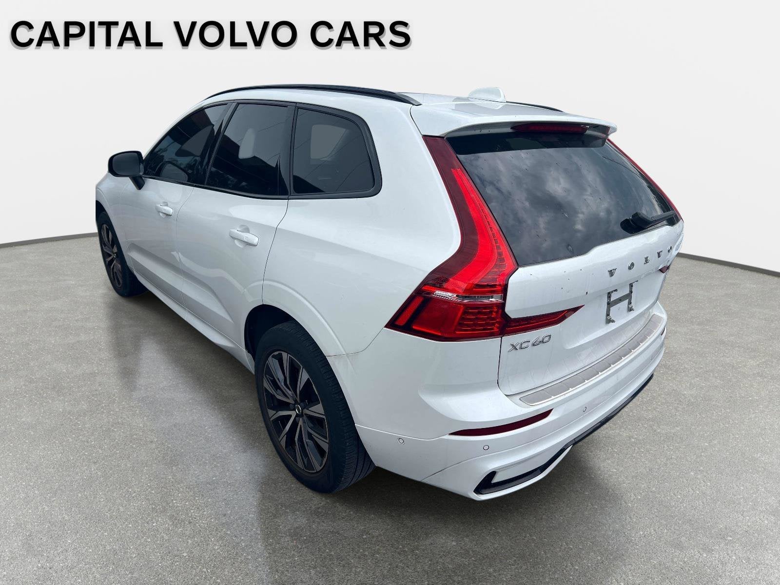 2024 Volvo XC60 Plus Dark Theme