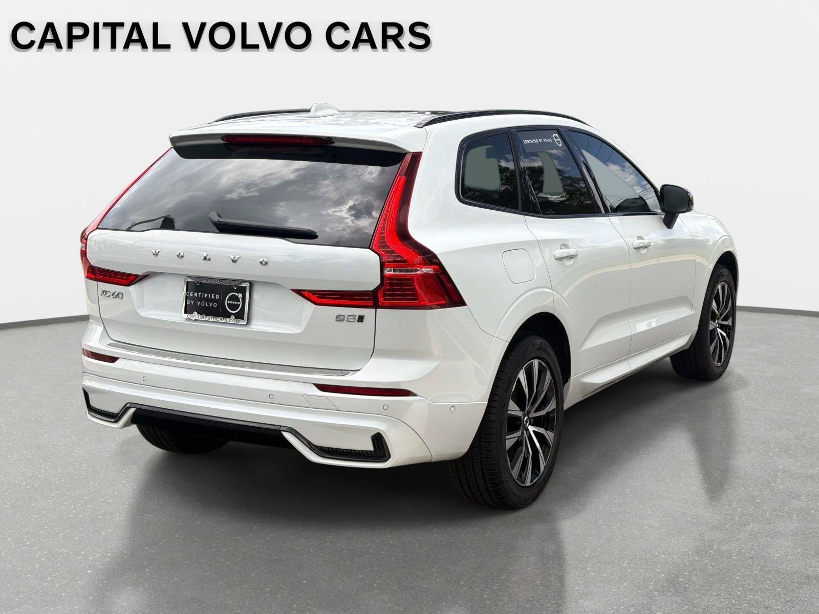2024 Volvo XC60 Plus Dark Theme