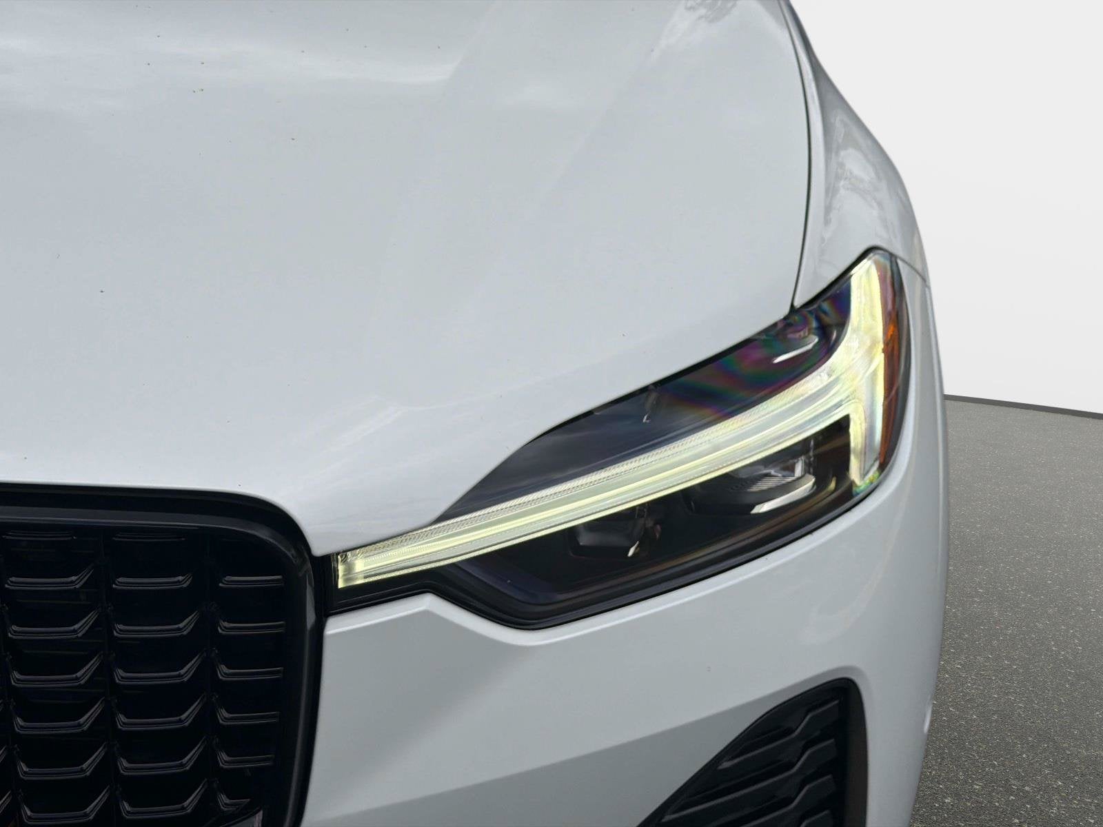 2024 Volvo XC60 Plus Dark Theme
