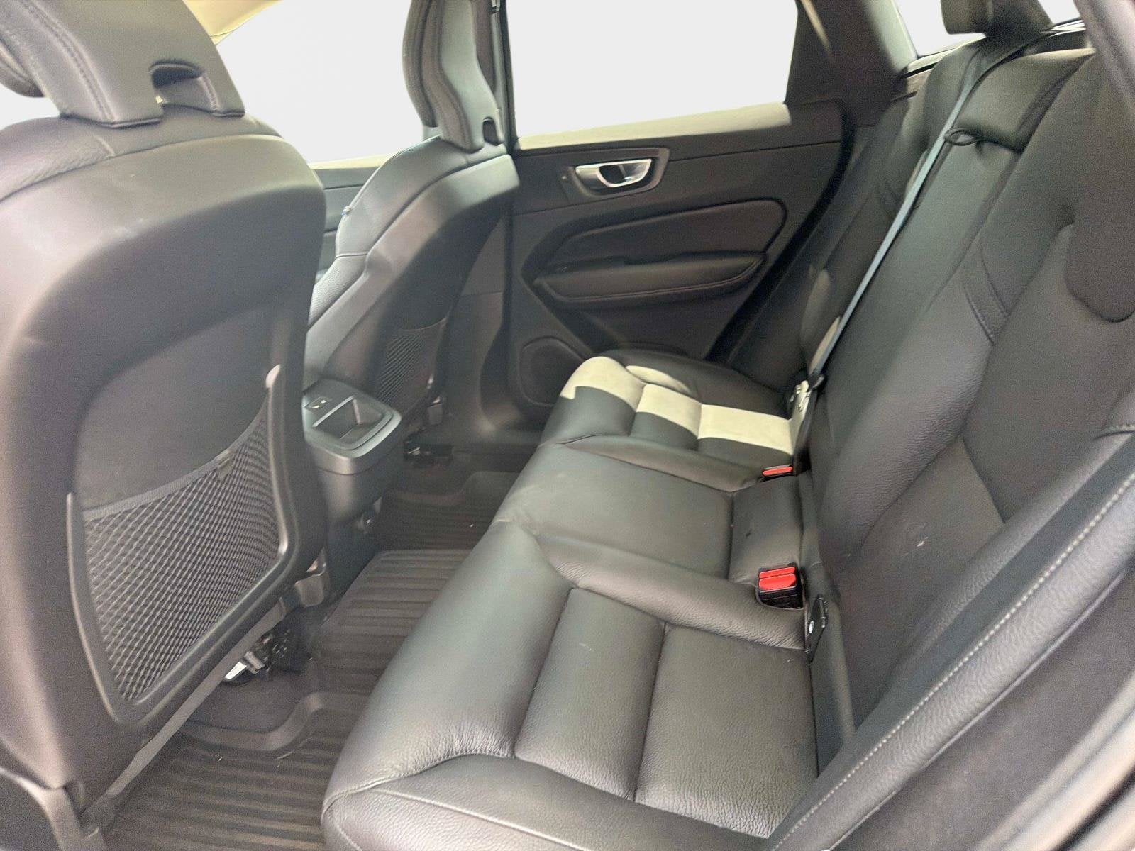 2024 Volvo XC60 Plus Dark Theme