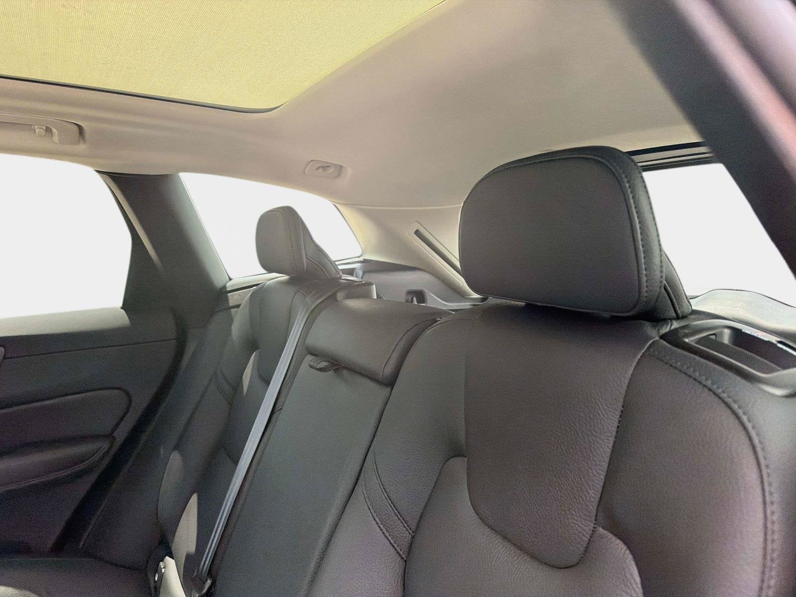 2024 Volvo XC60 Plus Dark Theme