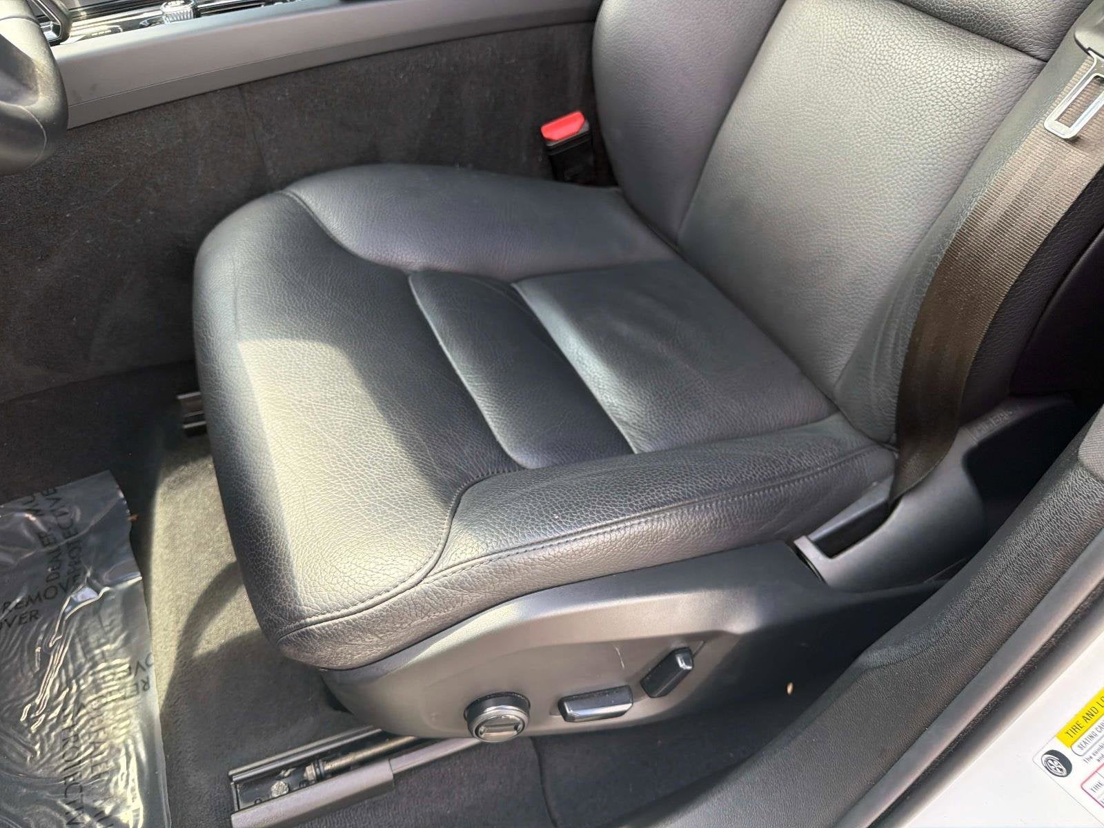 2024 Volvo XC60 Plus Dark Theme