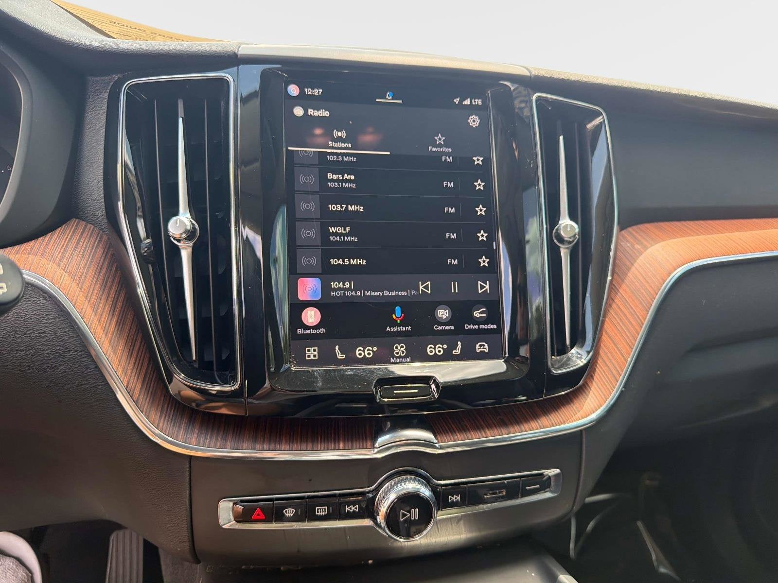 2024 Volvo XC60 Plus Dark Theme